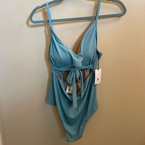 Women’s one piece swimsuit NWT